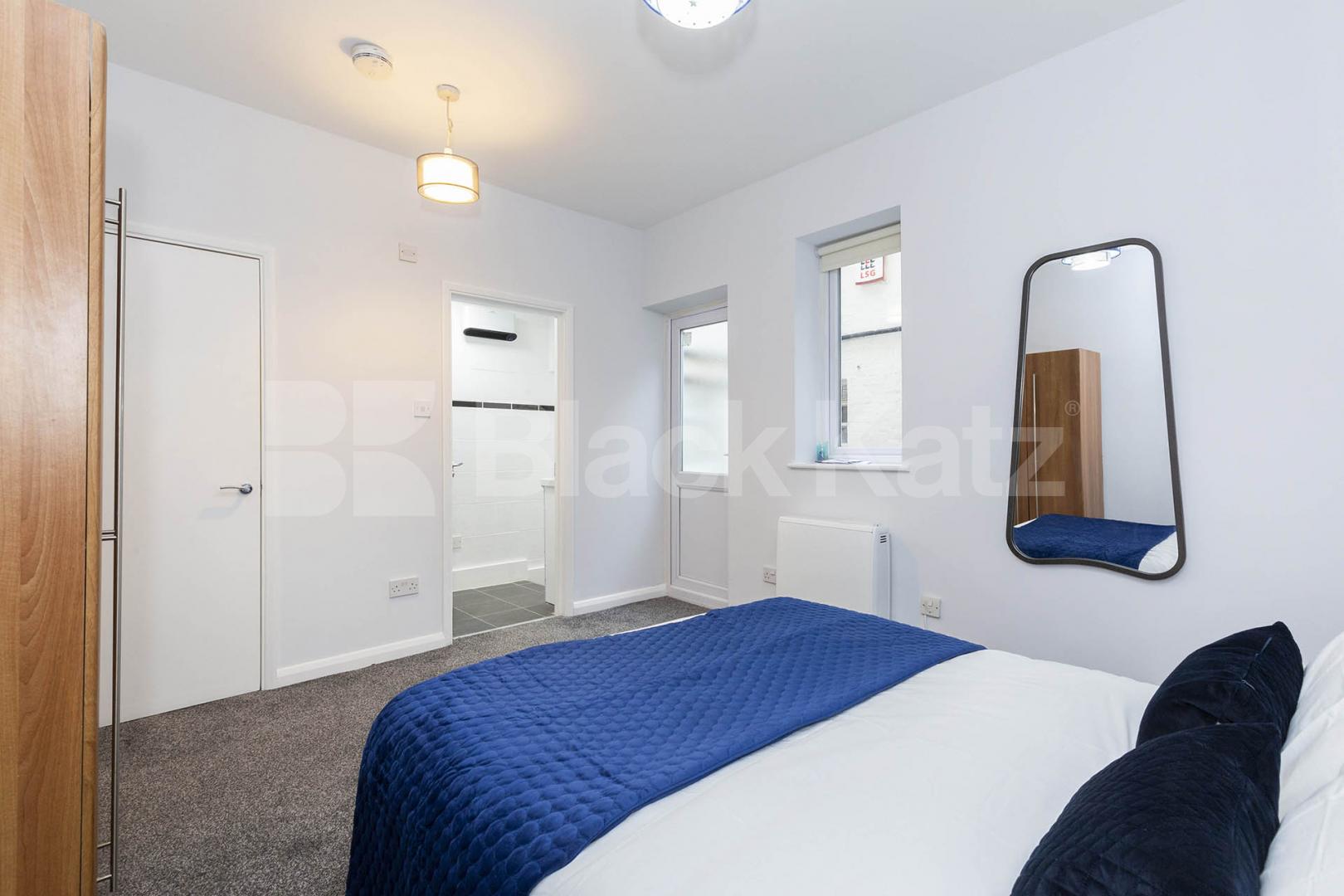 Newly refurbished one bed with a study room mins to tube and shops  York Mews, Kentish Town